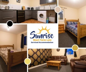 4 Bedroom Apartment by Sunrise Short Term Lets Serviced Accommodation Dundee, Law Hill, Wifi & Parking