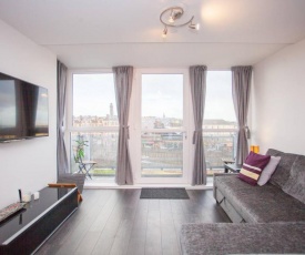 Stylish and modern City Centre flat with balcony