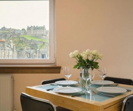 2 Bedroom Central Apartment with Stunning Castle View