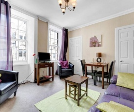 2 bedroom flat in Edinburgh Old Town-Royal Mile