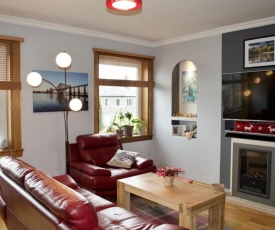 2 Bedroom Flat with Parking and Private Garden