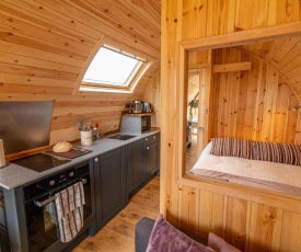 Beinn A Ghlo Luxury Glamping Pod with Hot Tub & Pet Friendly at Pitilie Pods