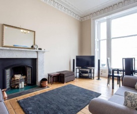 ALTIDO Old Town Stylish Apartment - 5 mins walk to Castle