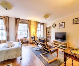 ALTIDO Royal Mile Apartment for Two - Location, Location!