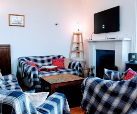 Traditional apartment oer the Meadows - Sleeps 11