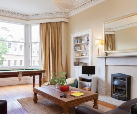 Amazing Four Bedroom Flat Just Off The Meadows