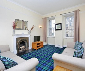 World's End - Historic 2 bed on the Royal Mile, sleeps 4