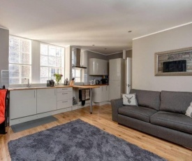 Beautiful Newly Decorated Flat on the Royal Mile!