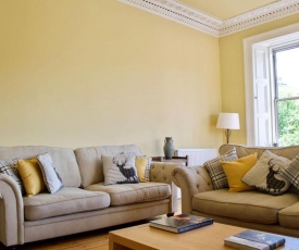 Bright spacious comfortable Old Town flat