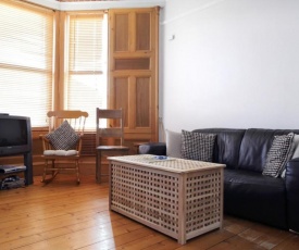Central & Spacious 2 Bed Flat With Garden