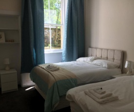 Charming 3-Bed Apartment in Edinburgh