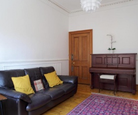 Comiston Road - Welcoming 2 Bedroom Apartment-Close to City Centre