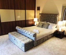 Beautiful 4-Bed Villa in Glasgow