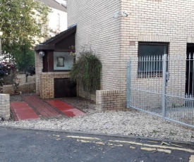 Bright City Centre House - Private Garden & Parking!