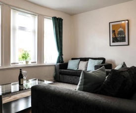 Glasgow, Bright 2-Bed Flat, 5 mins to City Centre